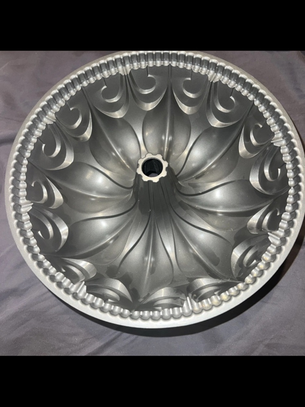 Nordic Ware Ornate 9" Cast Aluminum 10 Cup Fleur De Lis Bundt Cake Pan Mold
